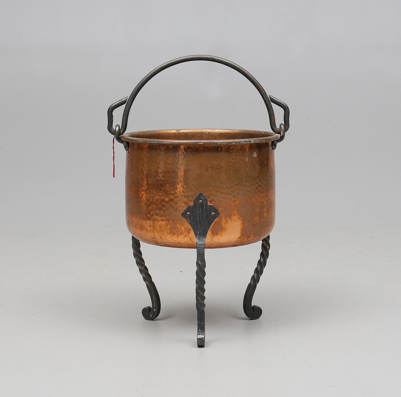 KOPPARBUNKE på ben, 1900-tal.