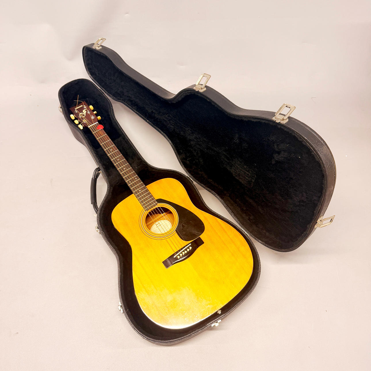 YAMAHA-GITARR I ETTUI.
