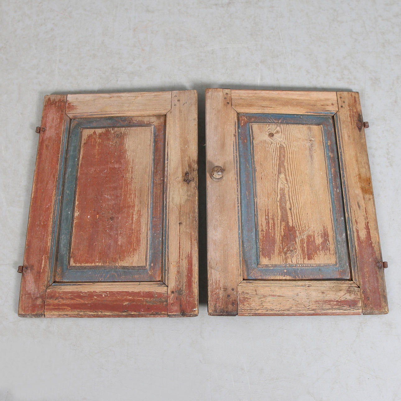 DÖRRAR till SKÅP, 2 st, 17/1800-tal.