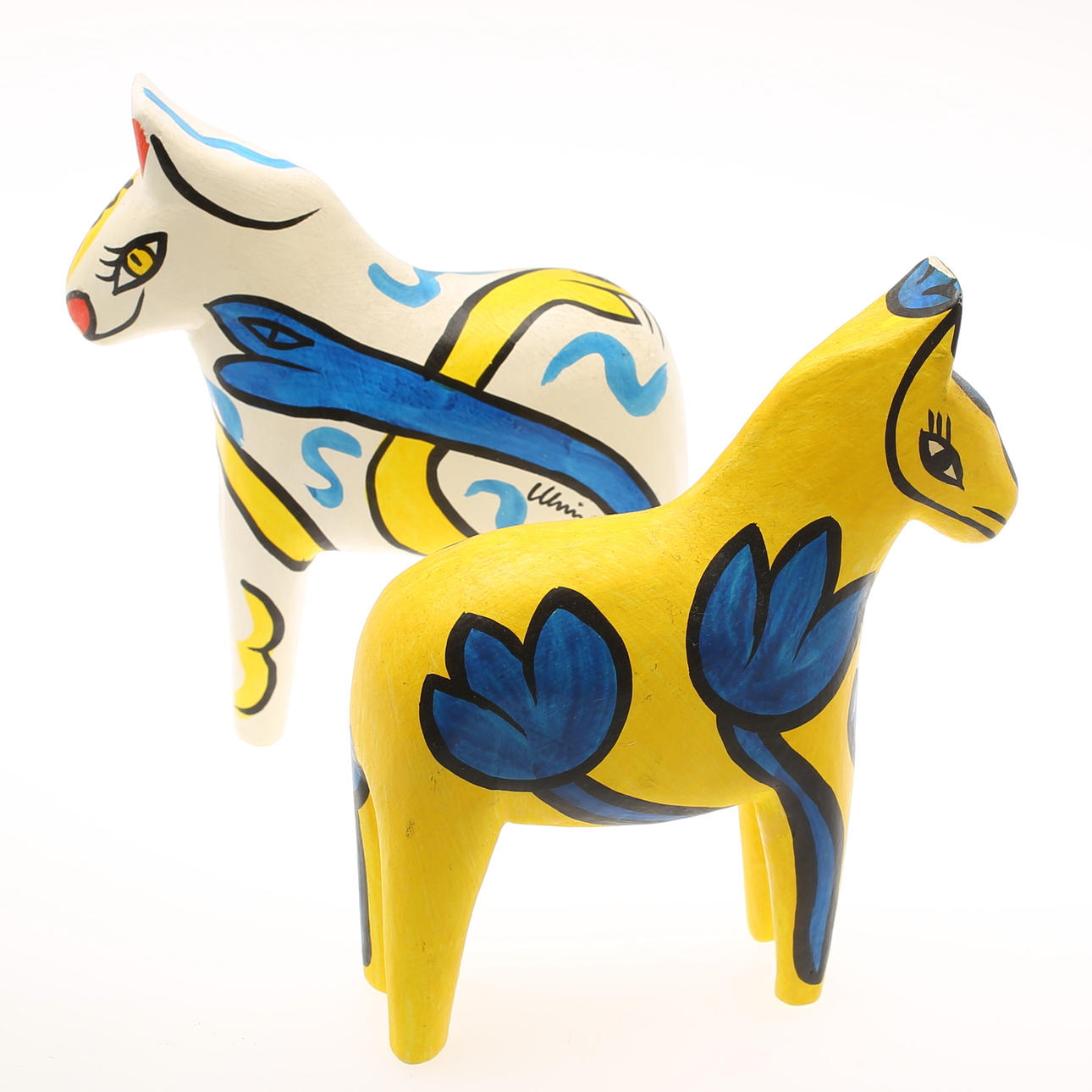 ULRICA HYDMAN VALLIEN. Hästskulpturer, 2 st, bemålat trä, signerade.