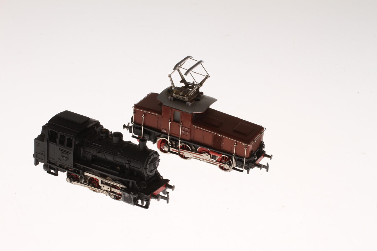 MODELLTÅG MÄRKLIN 2 lok 3000 och 3002.