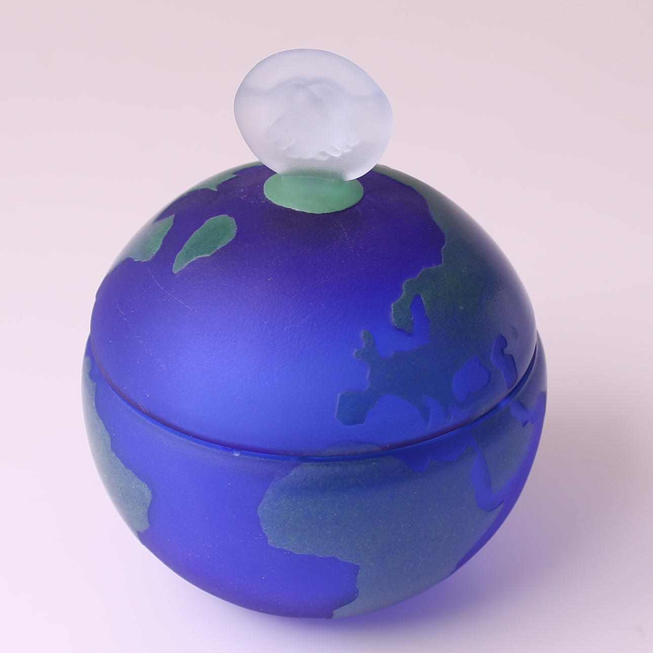 CHRISTOPHER RAMSEY. BONBONJÄR / LOCKSKÅL, glas, signerad Ramsey -96, Johansfors.