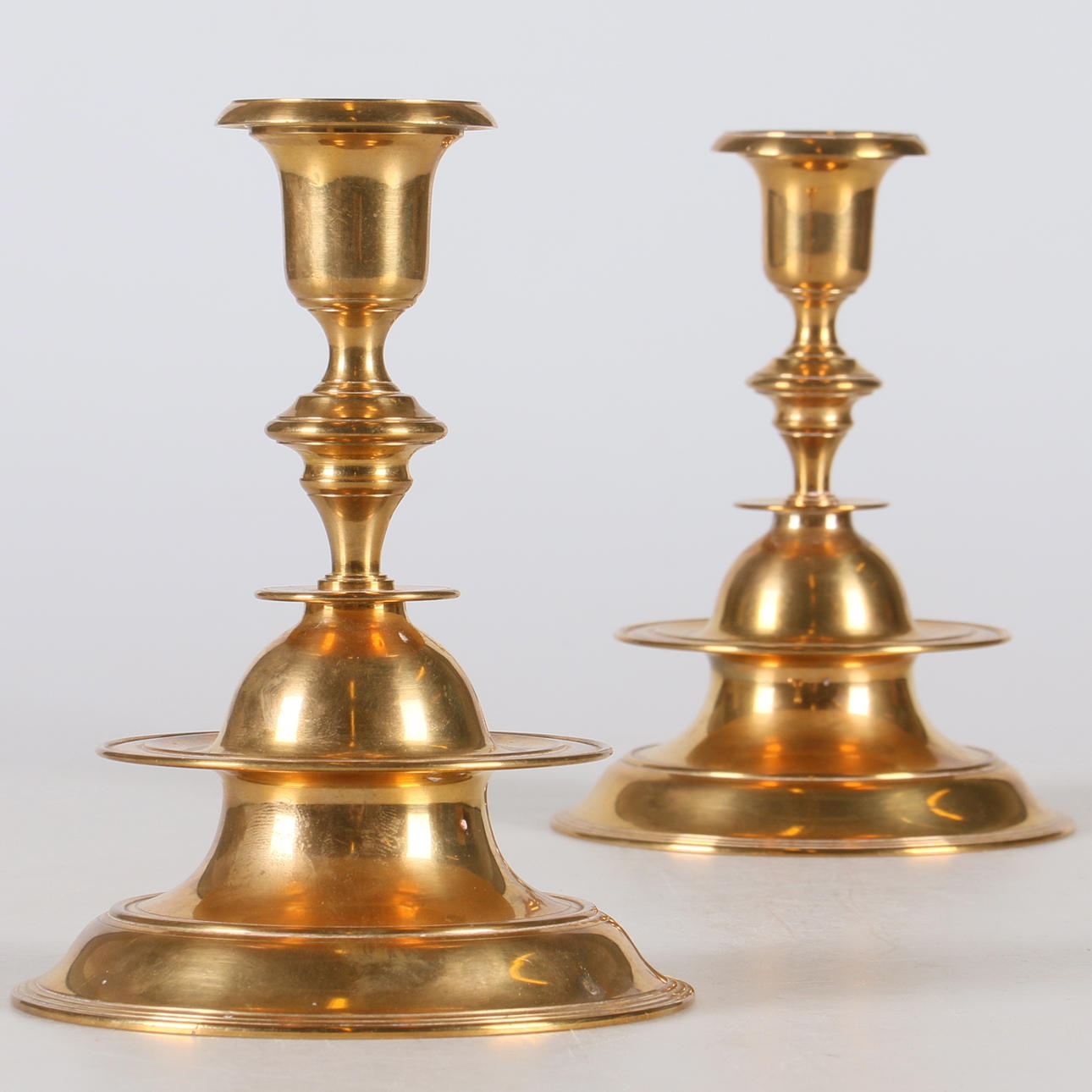 LJUSSTAKAR, ett par, mässing, No 98, Skultuna.