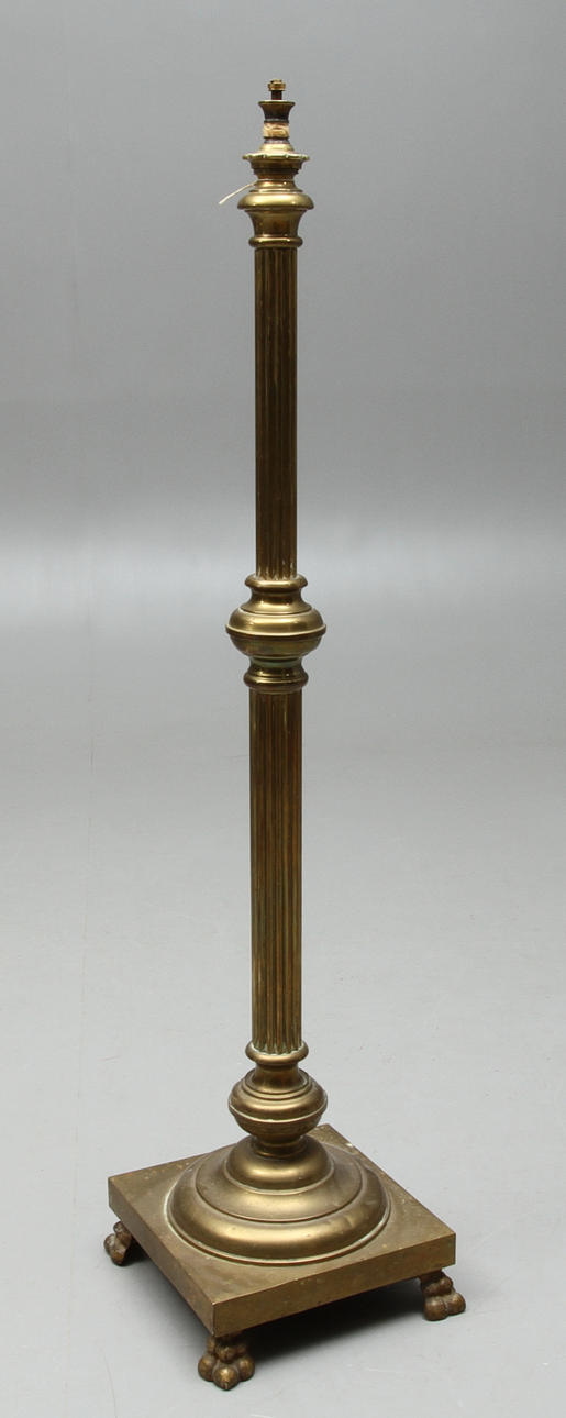 FOTGENLAMPFOT, mässing, golvmodell, 1800/1900-tal.