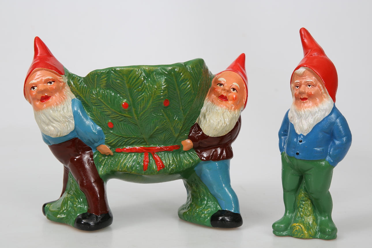 TOMTE OCH TOMTEKRUKA, terracotta, stämplade, Tyskland, 1900-tal.