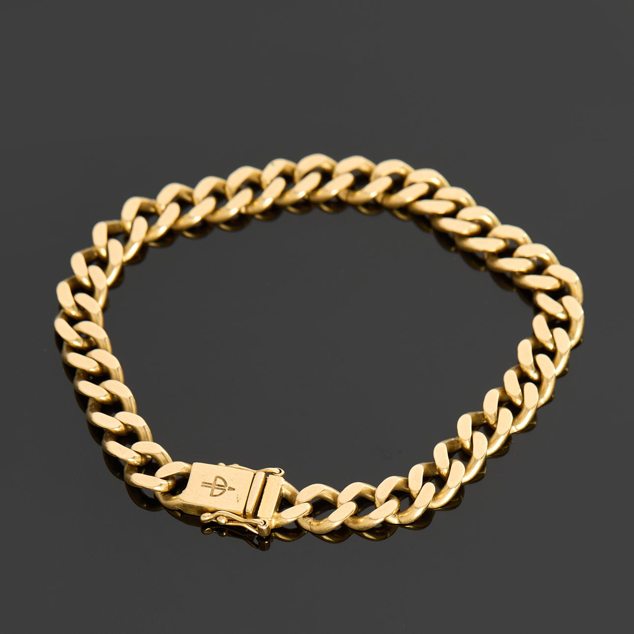 BRACELET, 18k gold, curb link.