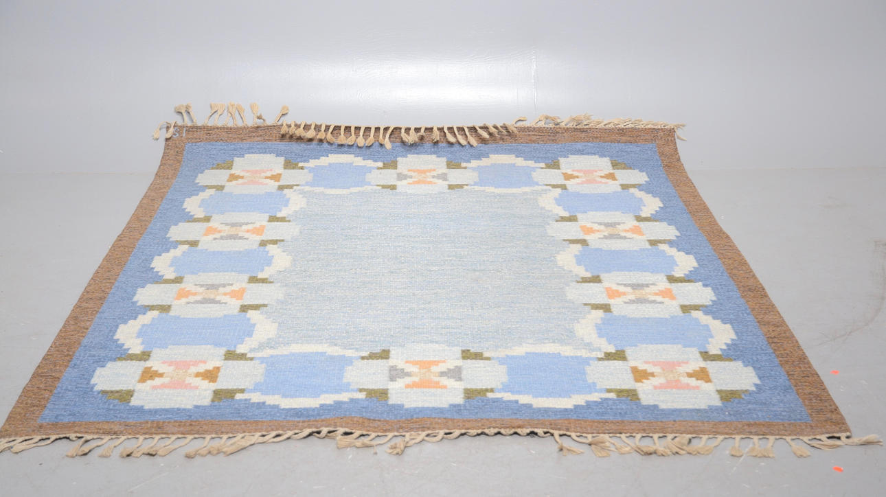 INGEGERD SILOW. RÖLKANMATTA, stiliserat mönster.