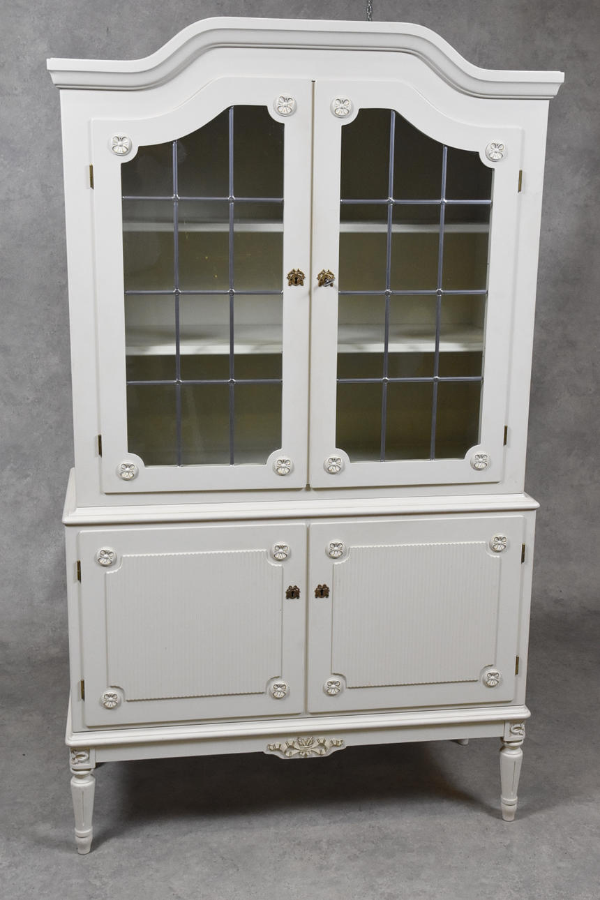 VITRINSKÅP, " Kristina " Gustaviansk stil.