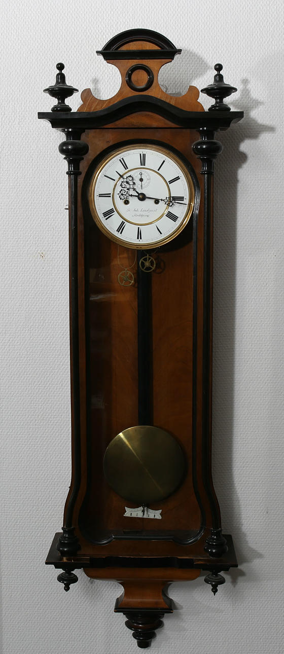 LODREGULATOR, trä, urverket märkt Johan Lindqvist Jönköping, 1800-1900-tal.