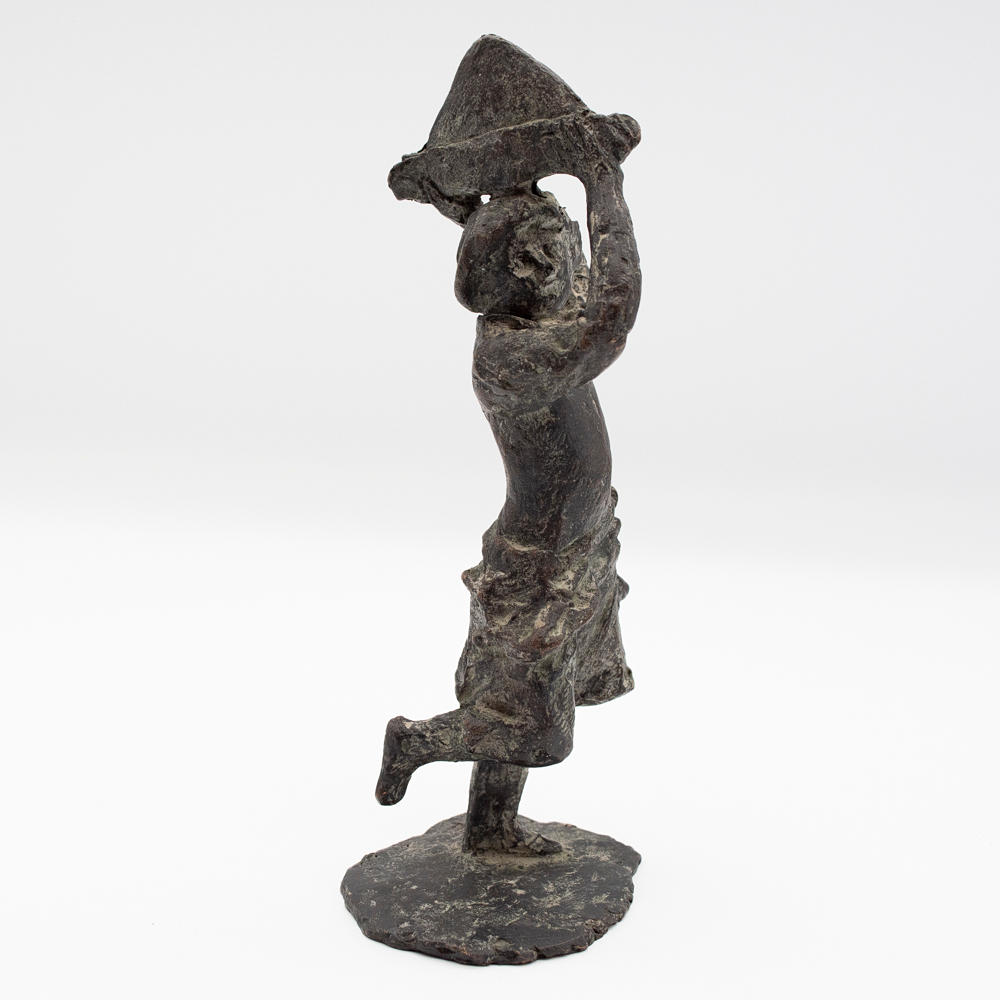 BRUTALISTISK BRONSFIGUR.