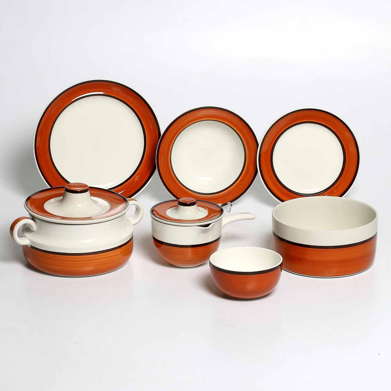 MATSERVIS, 41 delar, flintgods, "Arena", Stig Lindberg, Gustavsberg. 1900-talets andra hälft.