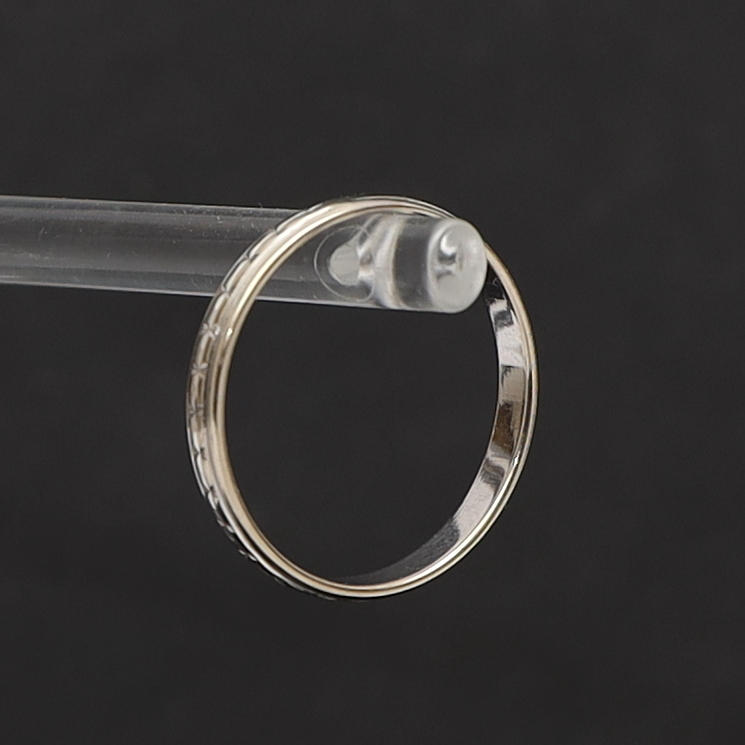 RING, 18k, white gold, with relief decoration.