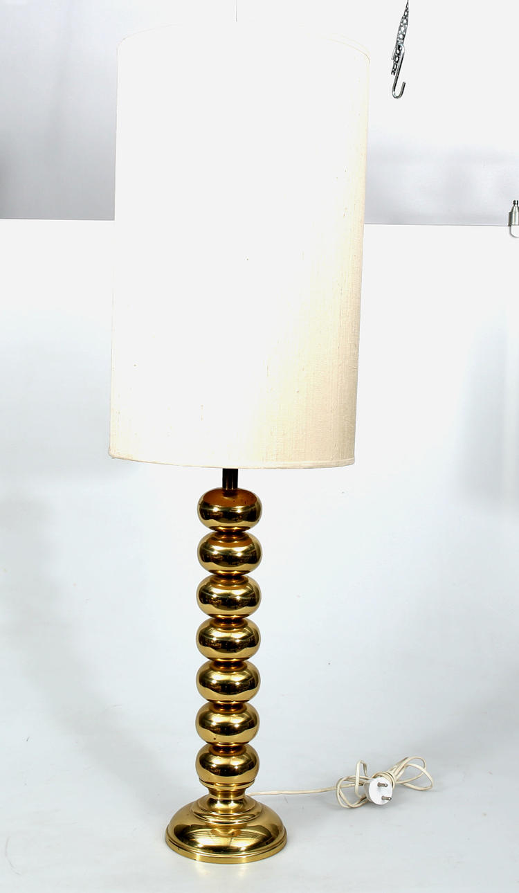 BORDS/GOLVLAMPA, gulmetall, design Uno Dahlén, Aneta Växjö.