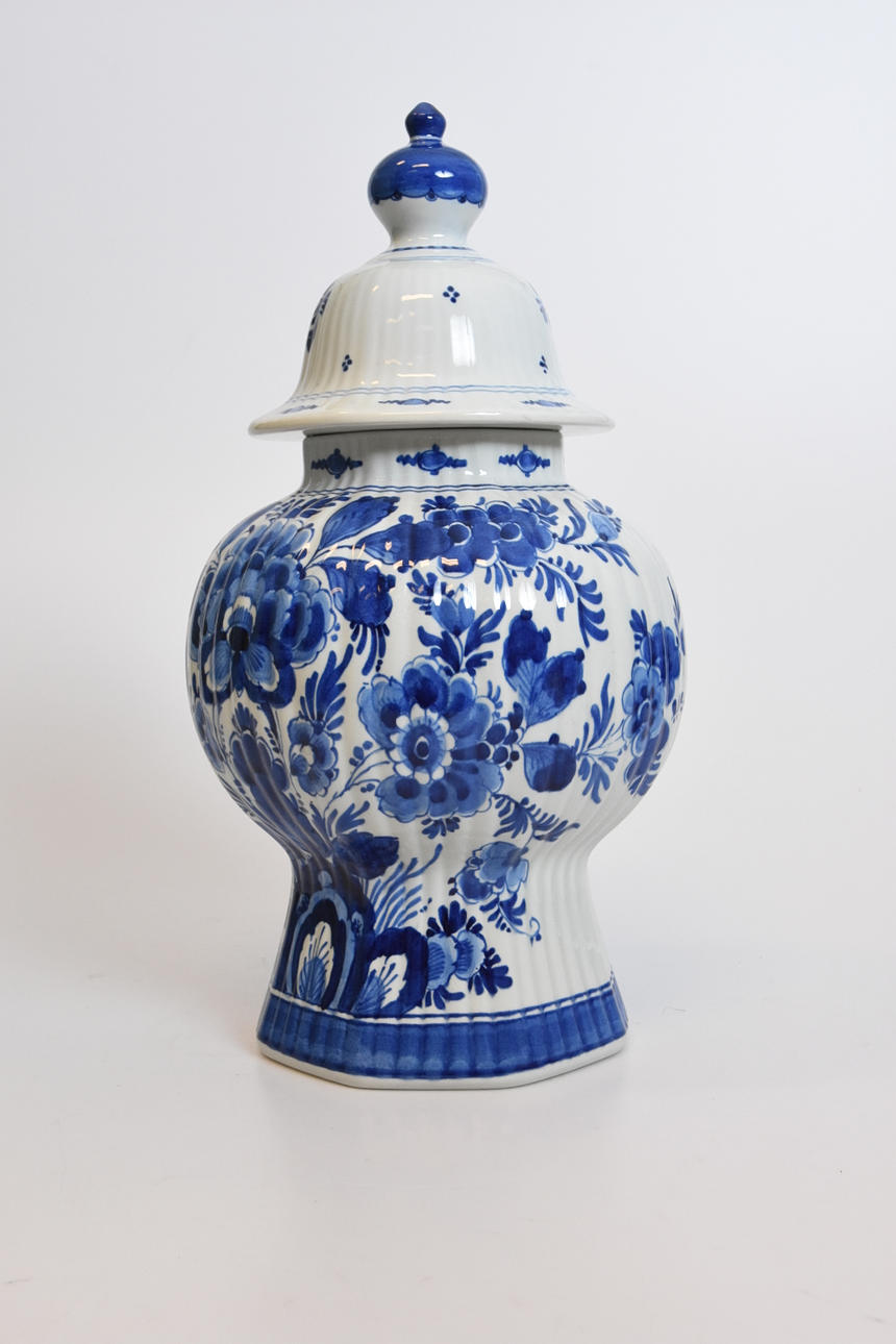 URNA, porslin Delft.