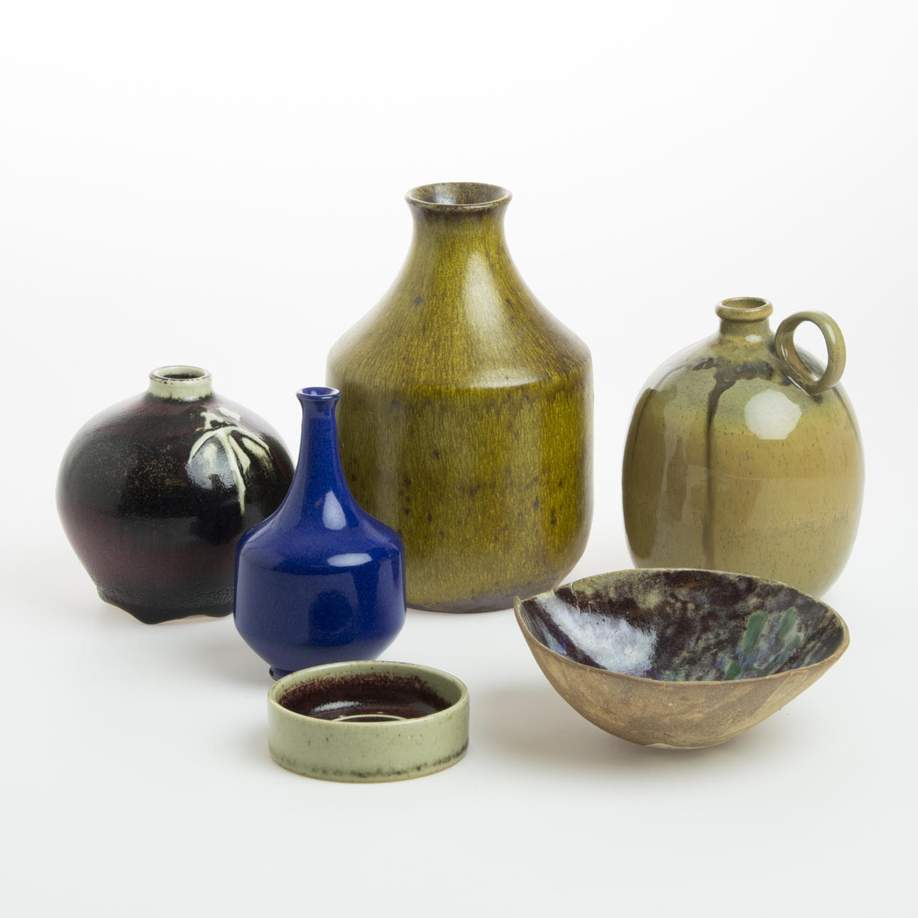 VASER OCH SKÅLAR, keramik, Höganäs, bl.a. Sven Bolin och Olle Maving.