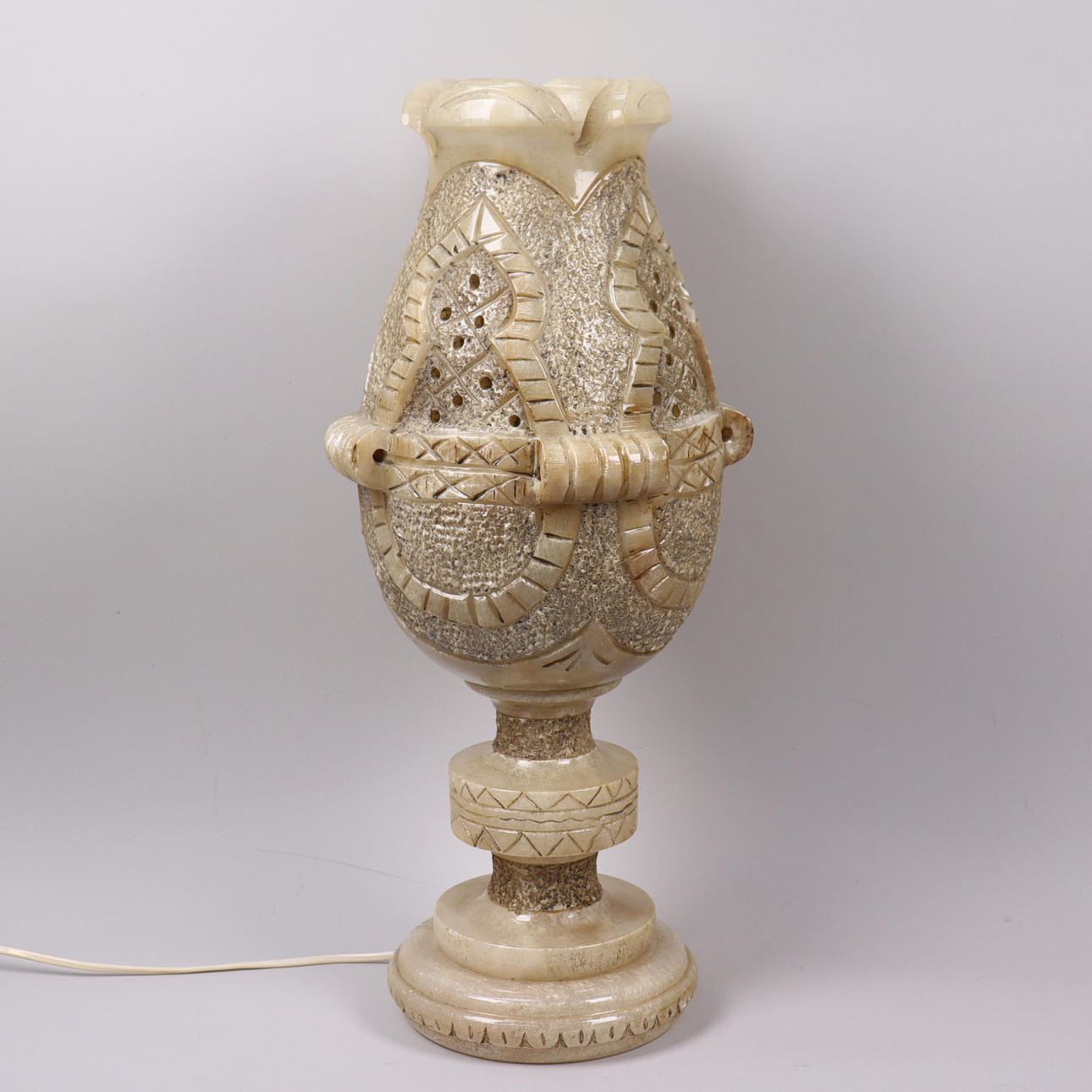 BORDSLAMPA, alabaster, 1960/70-tal.