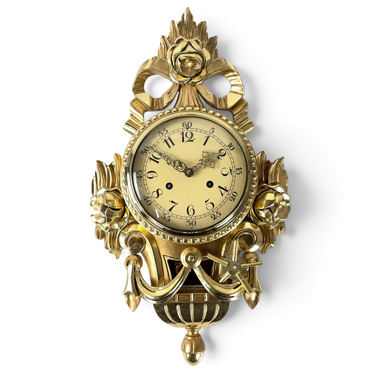 VÄGGPENDYL. Gustaviansk stil, förgyllt trä, 1900-tal.