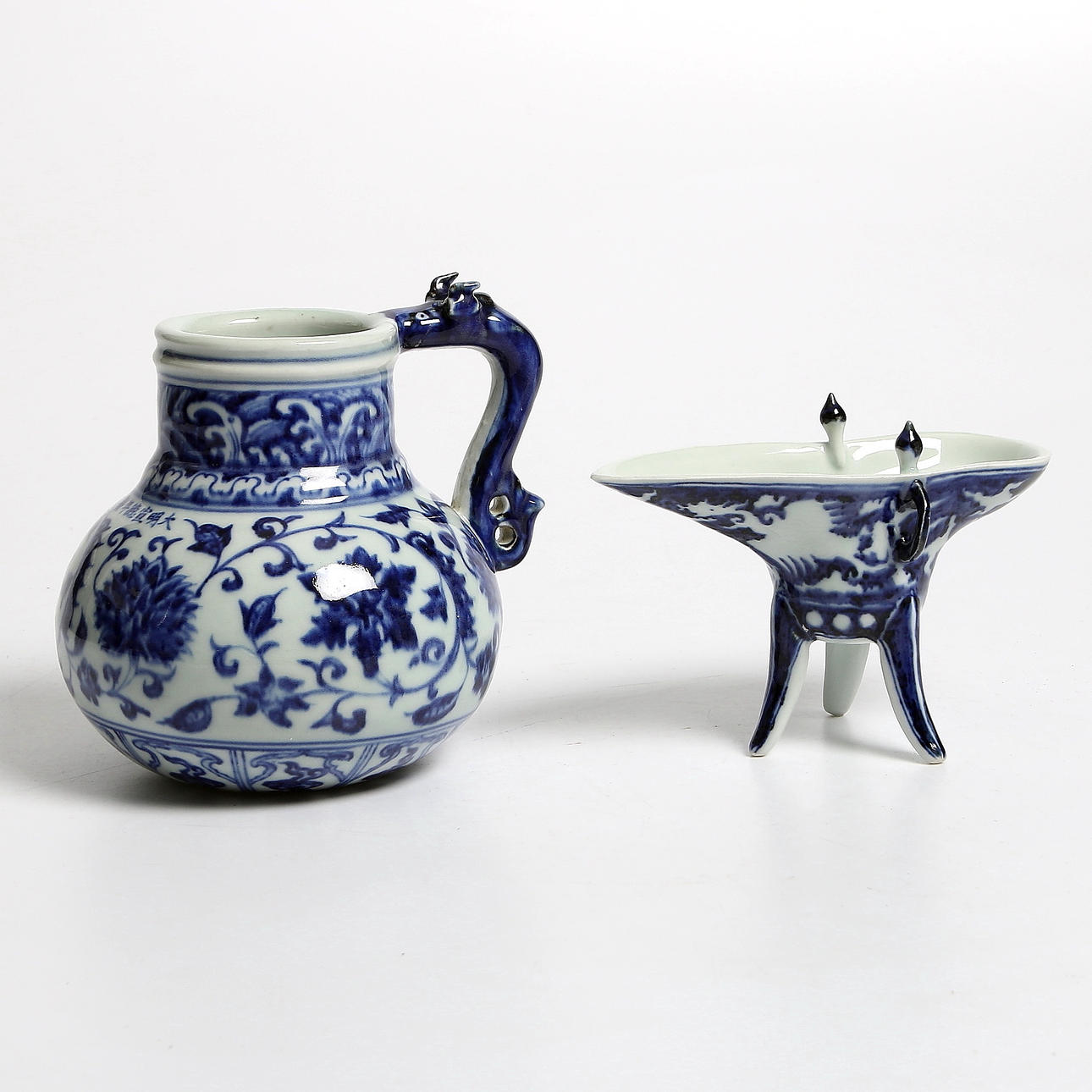 KANNA och VINOFFERSKÅL, porslin, Kina.