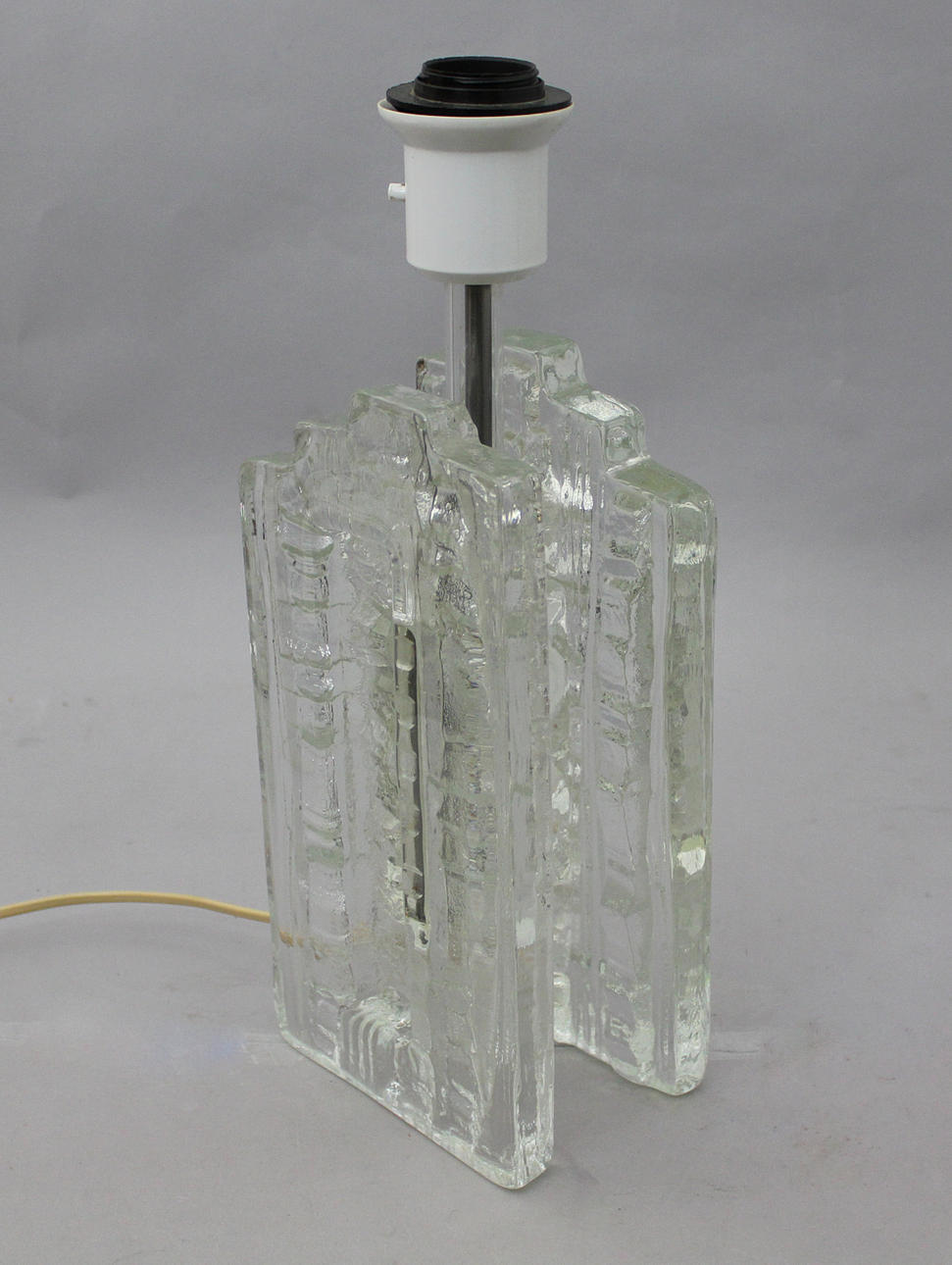 BORDSLAMPA i glas. Troligen Carl Fagerhult, Orrefors.