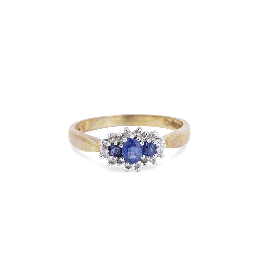 SAFIR- OCH DIAMANTKLUSTER-RING.