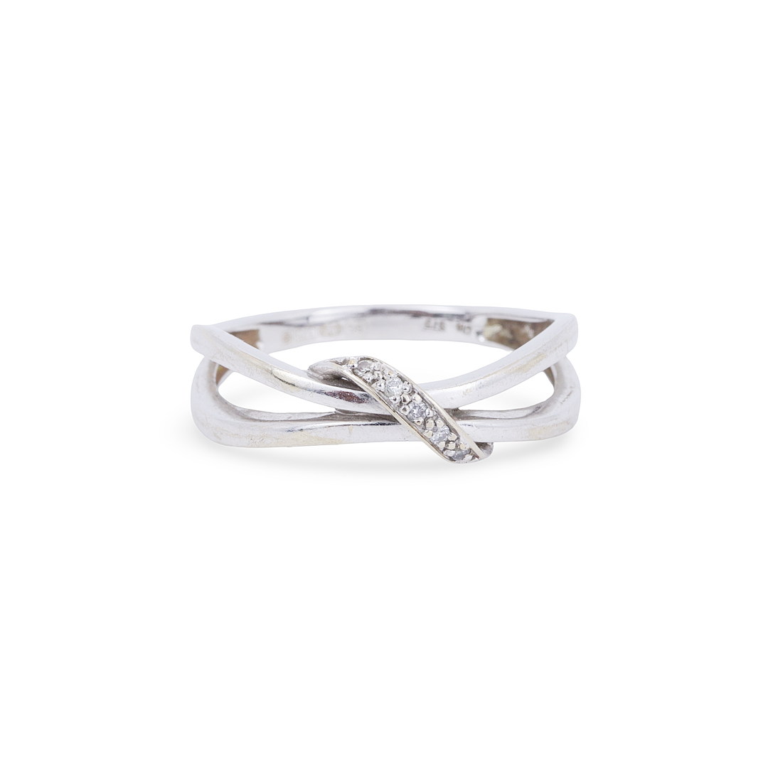 9KT VITGULDSRING MED DIAMANT.