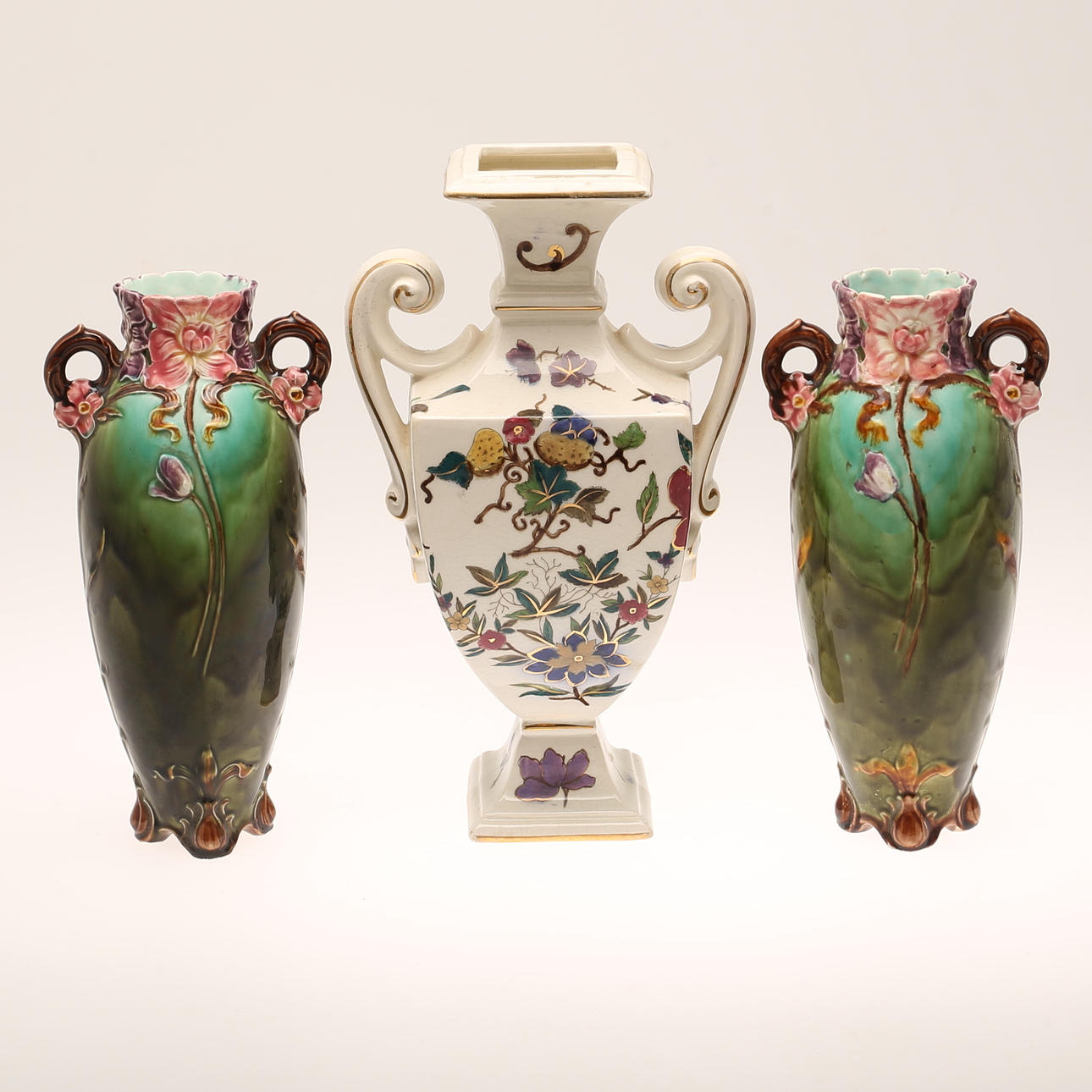 VASER, ett par, Majolika. URNA, Rörstrand.