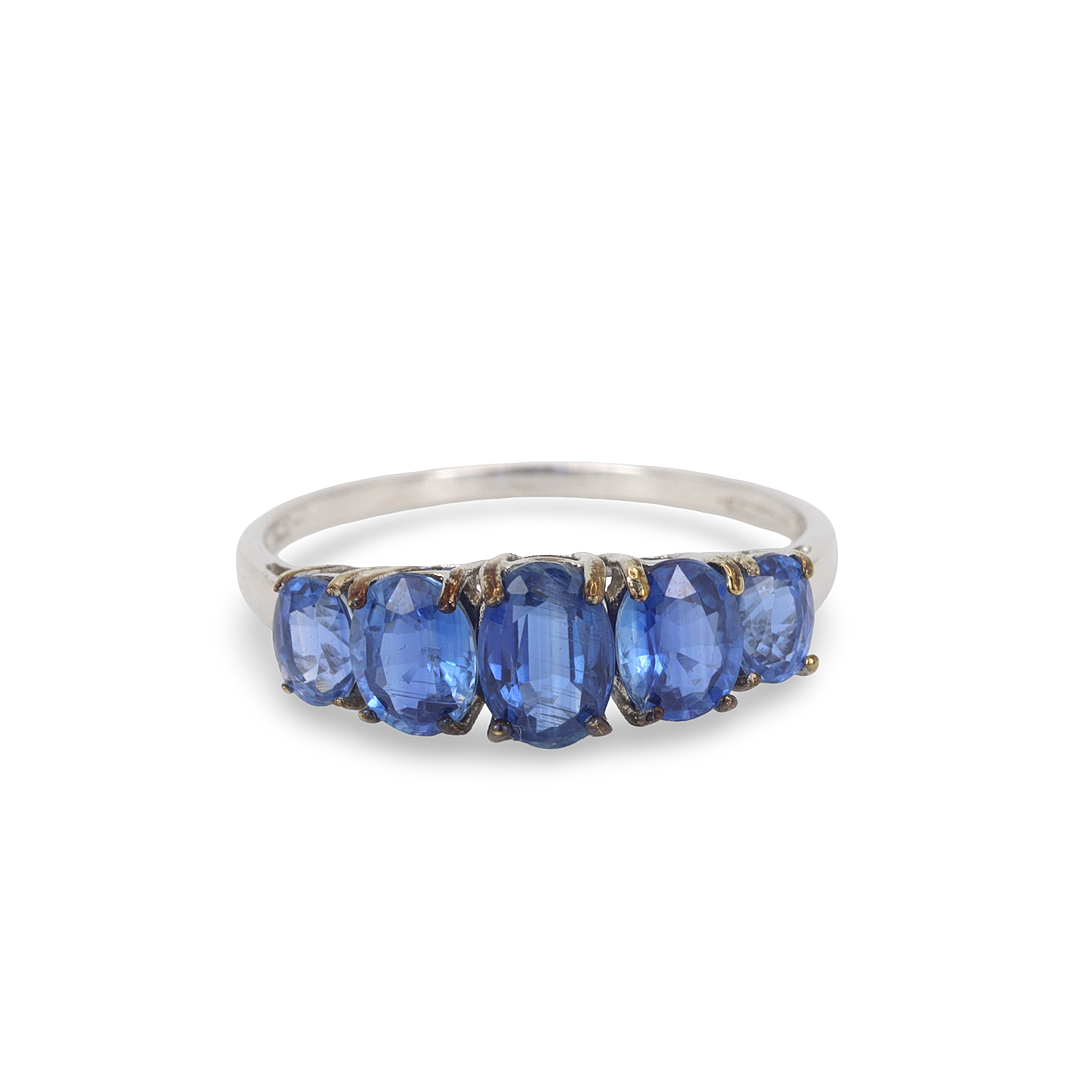 GRADUERAD SAFIRRING I 9KT.