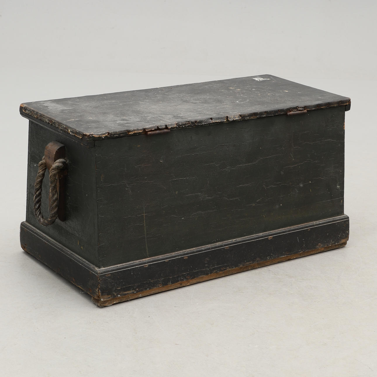 SAILOR'S CHEST, 19th century.