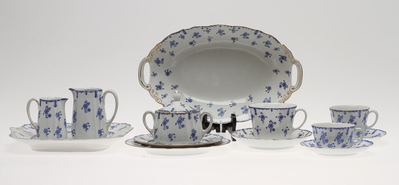 TE- och KAFFESERVISDELAR, ca 62 delar, porslin, Furstenberg.