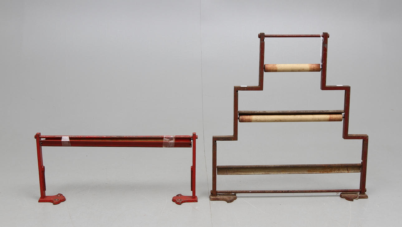 PAPPERSHÅLLARE för affärsdisk, 2 st. c:a 1900.