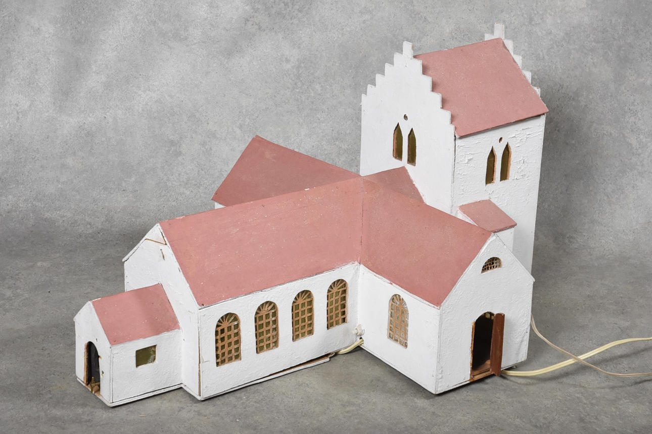 JULKYRKA med belysning, musik.