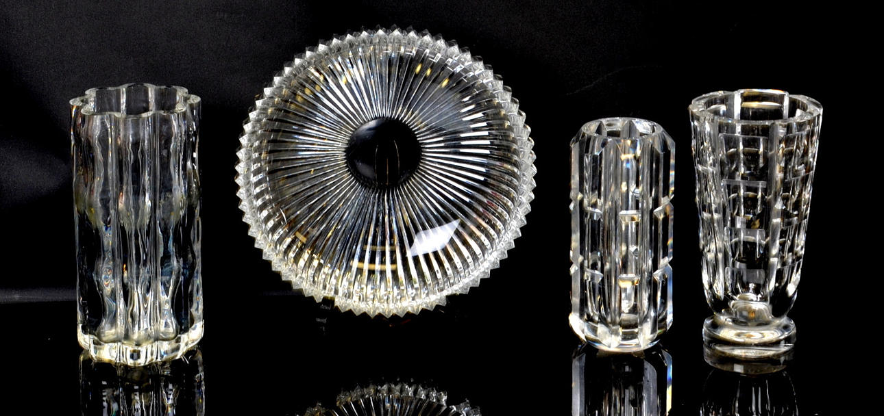 GLASFÖREMÅL, 4 delar, bl a "Tusen Fönster", Orrefors.