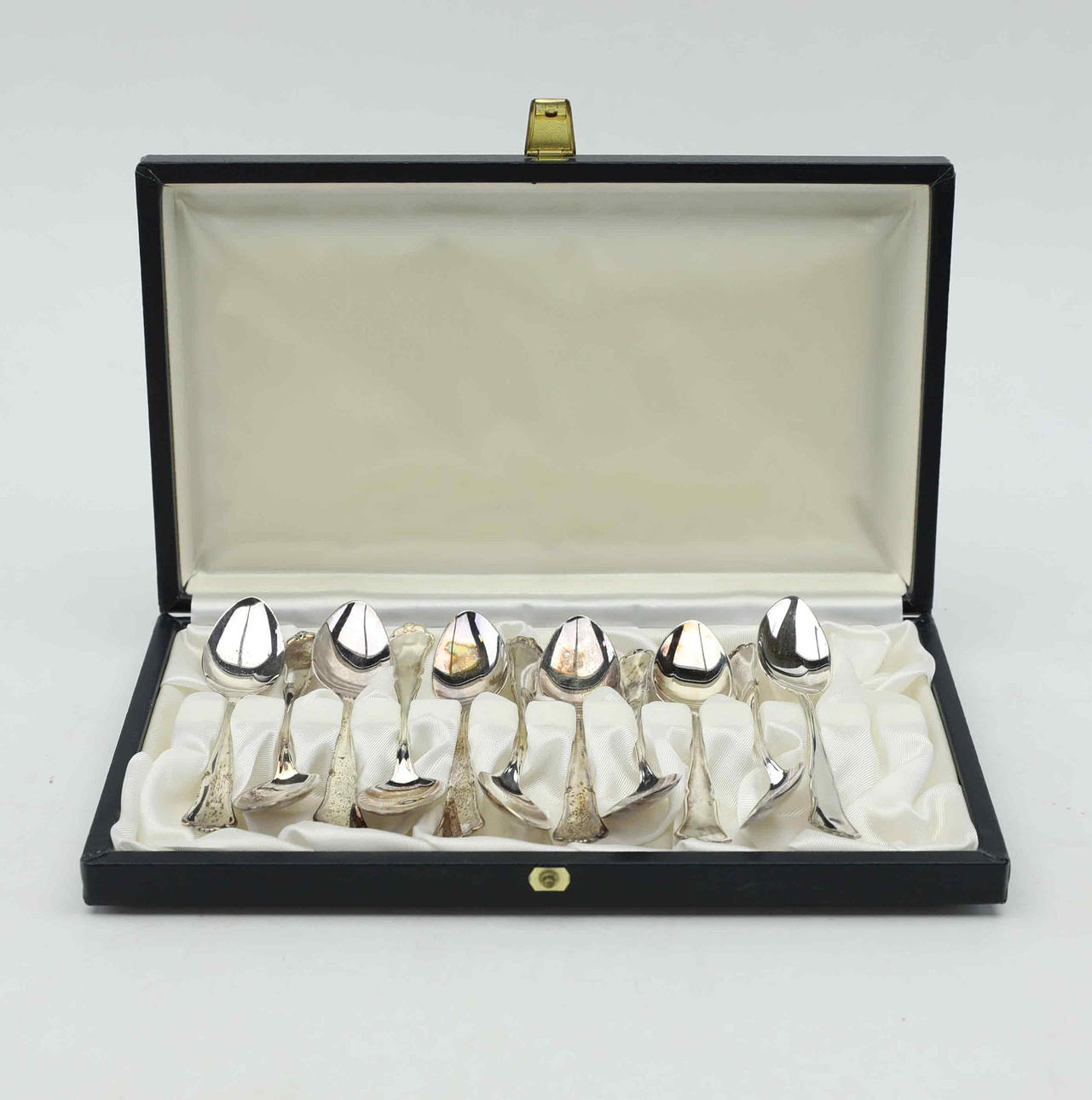 KAFFESKEDAR, 11 st, silver, Chippendale-stil Finland, 1900-talets andra hälft