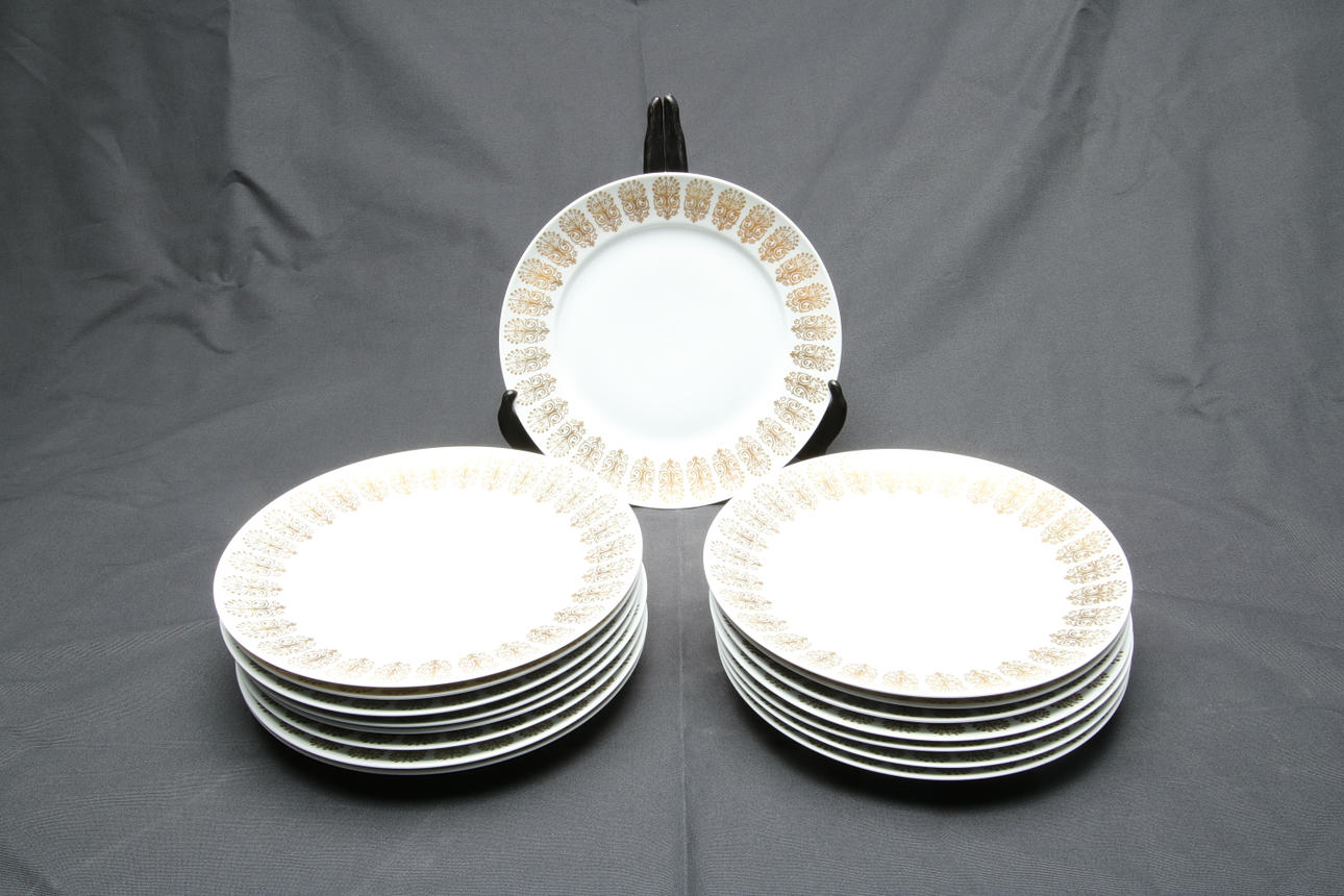 TALLRIKAR, 16 st, porslin, modell nr 5830, Upsala Ekeby, Karlskrona, 1900-tal.