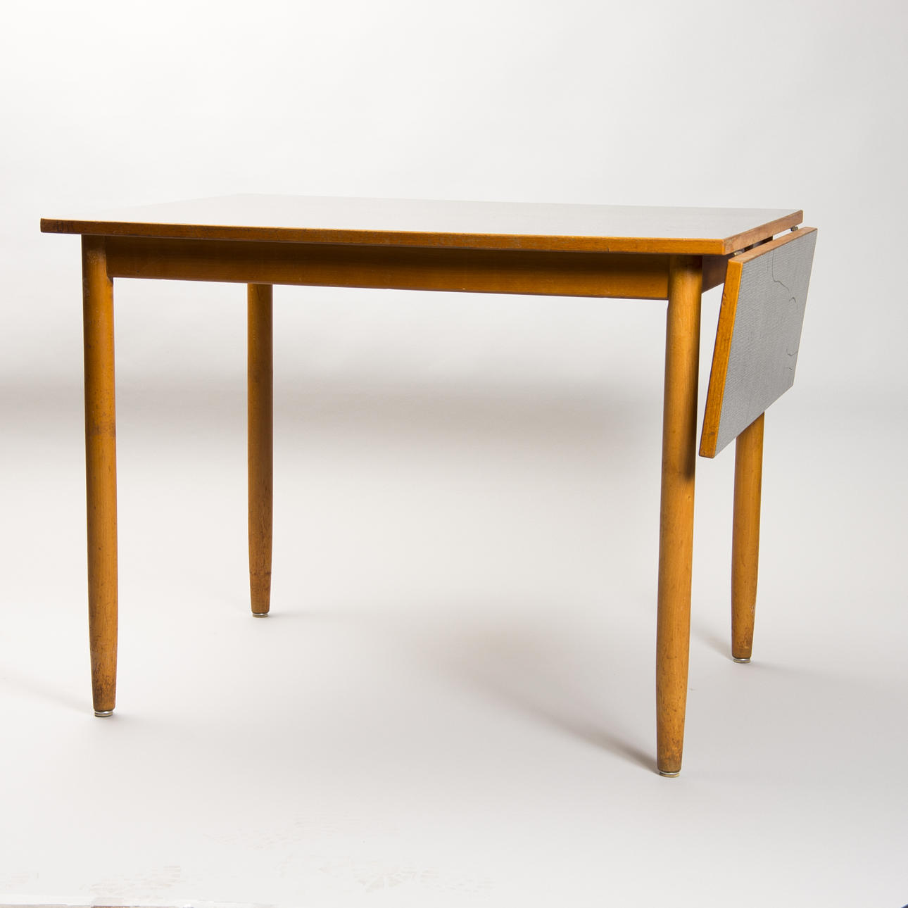 BORD MED KLAFF, Perstorpsskiva, 1900-talets mitt.