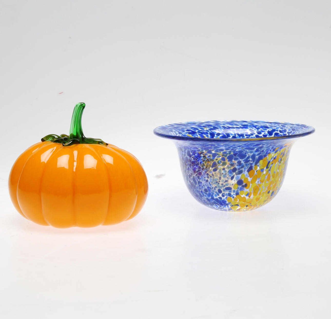 PUMPA samt SKÅL, glas, bland annat Bertil Vallien.