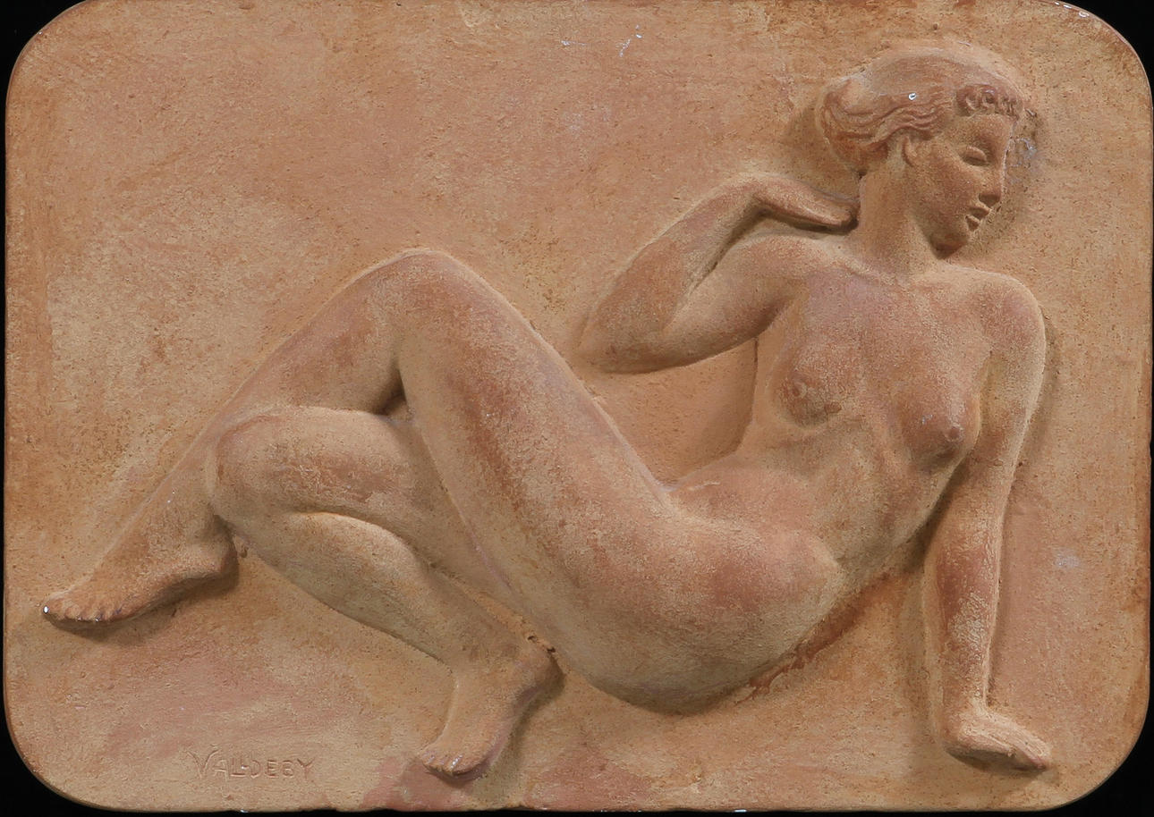 ERLING VALLDEBY. Nakenstudie, väggrelief, bemålatd gips.