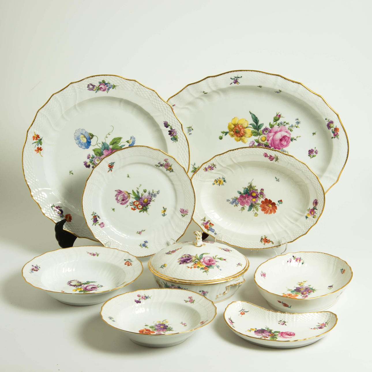 MATSERVIS, 72 delar, "Sachsisk blomst", Royal Copenhagen.