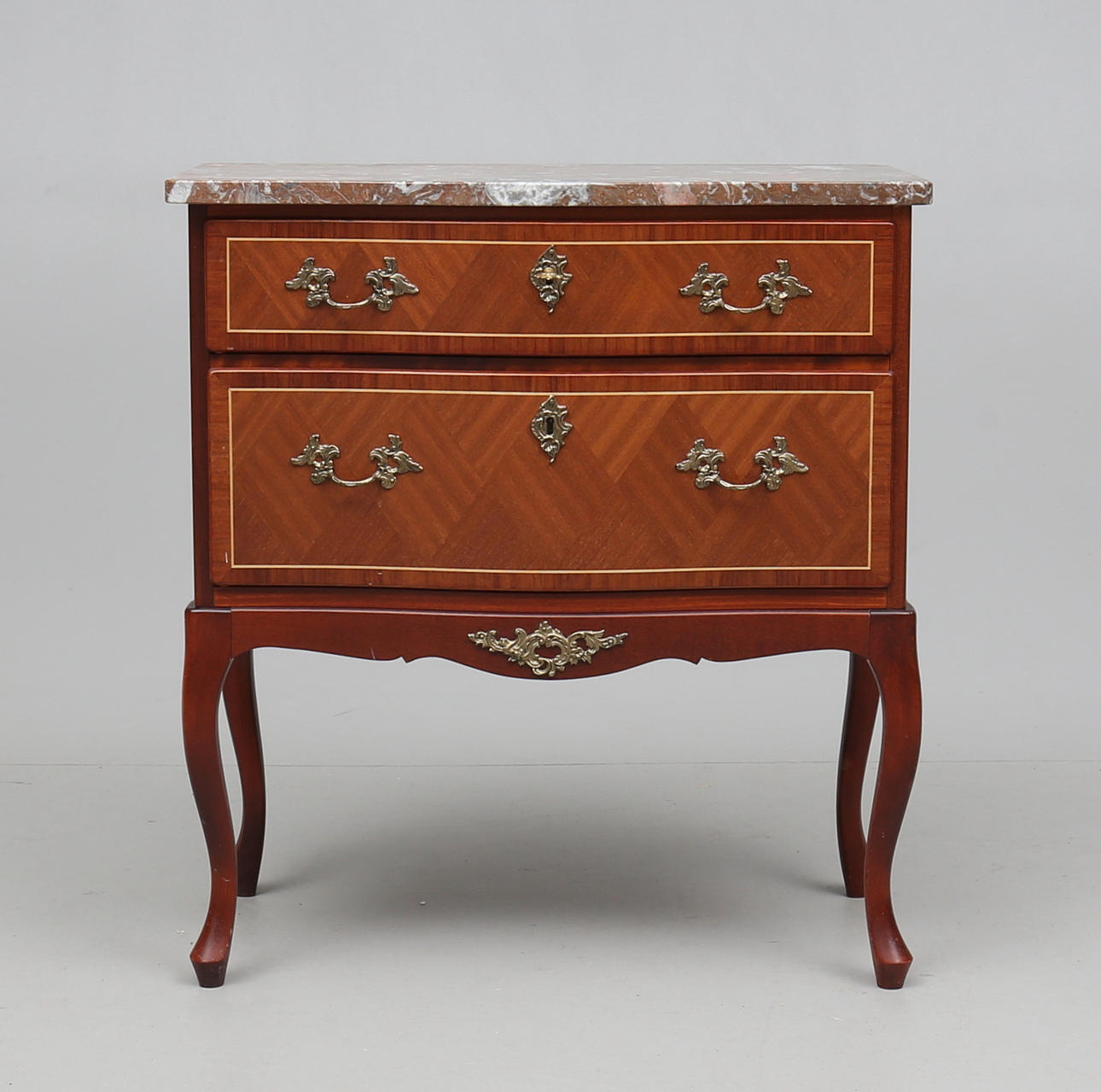 BYRÅ, gustaviansk stil, 1900-talets andra hälft.