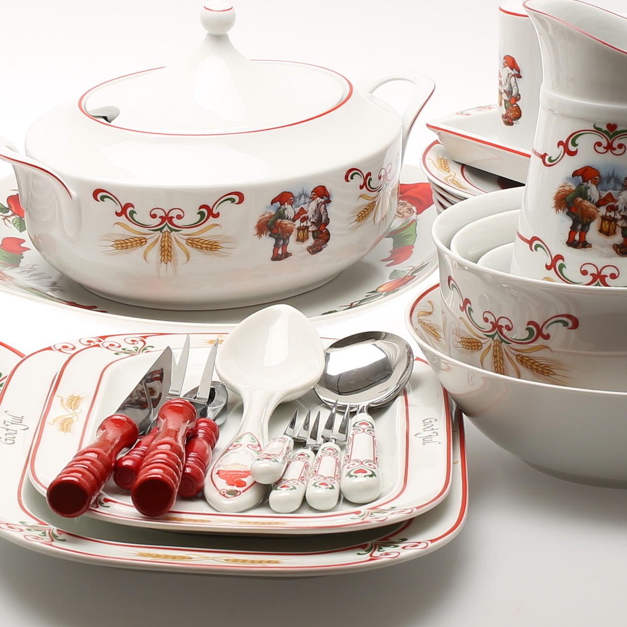 JULMATSERVIS, 50 delar, med juldekor, Fyrklövern, Schumann, Arzberg, Tyskland. BESTICKDELAR, 20 ST.