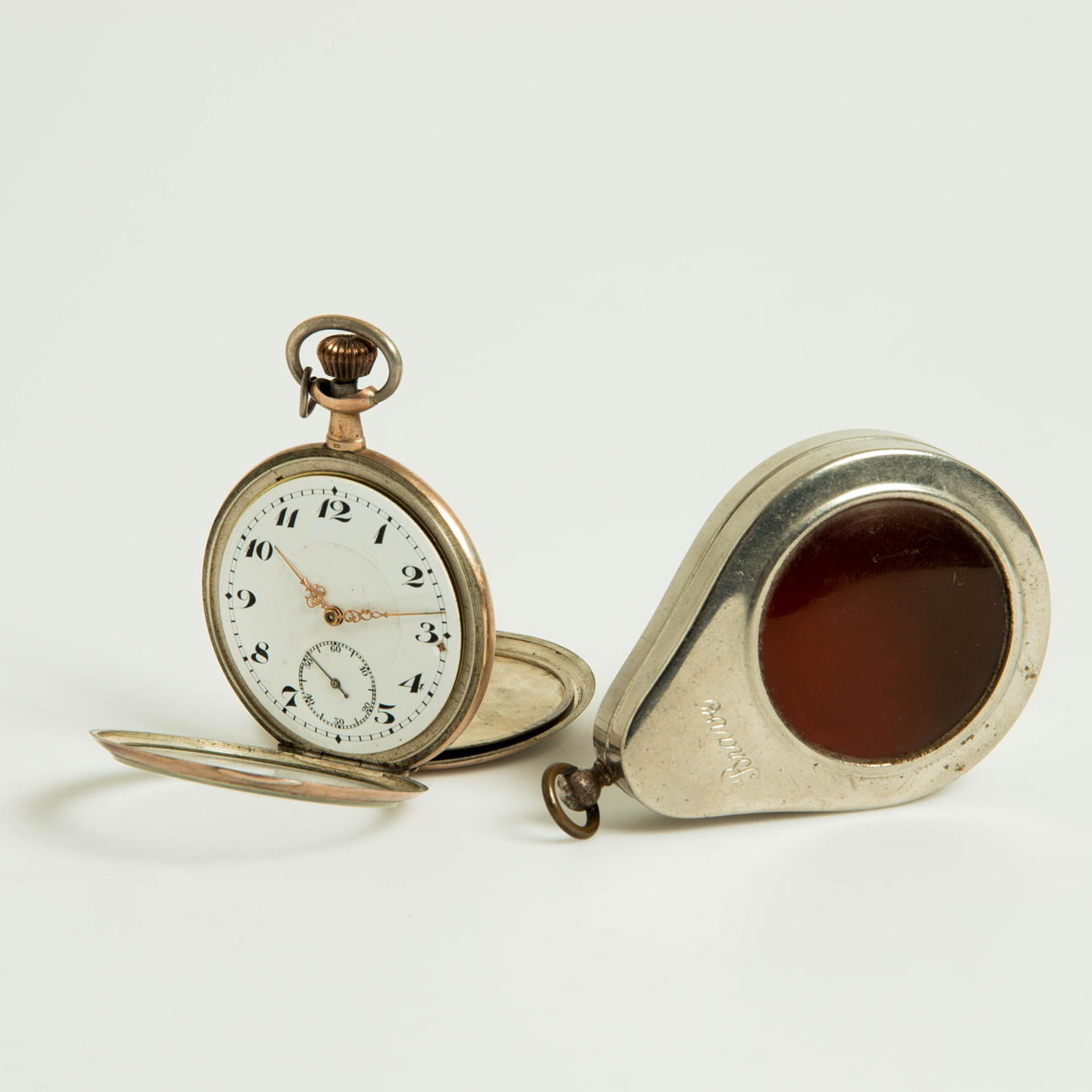 FICKUR MED FODRAL, fickuret i silver.