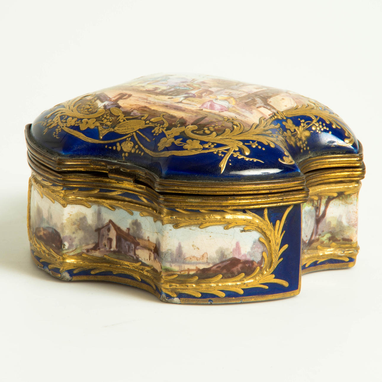 DOSA, porslin med mässingslist, Sevres.