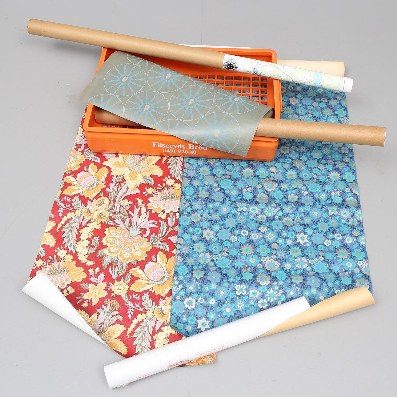 SJÖKORT, Helgasjön, TAPETER m m.