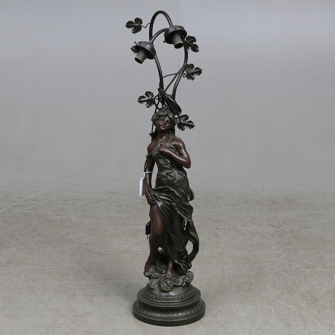 BORDSLAMPA, patinerad metall, jugendstil, 1900-talets andra hälft.