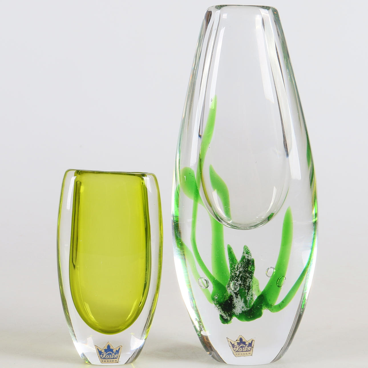 VASER, 2 st. Glas, delvis "Sjögräs", Vicke Lindstrand, Kosta, signerade.