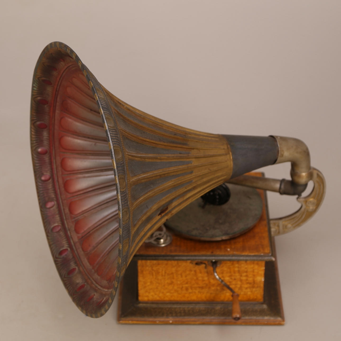 TRATTGRAMMOFON, trälåda, plåttratt, Empirestil, tidigt 1900-tal, svenskt fabrikat Primofon.