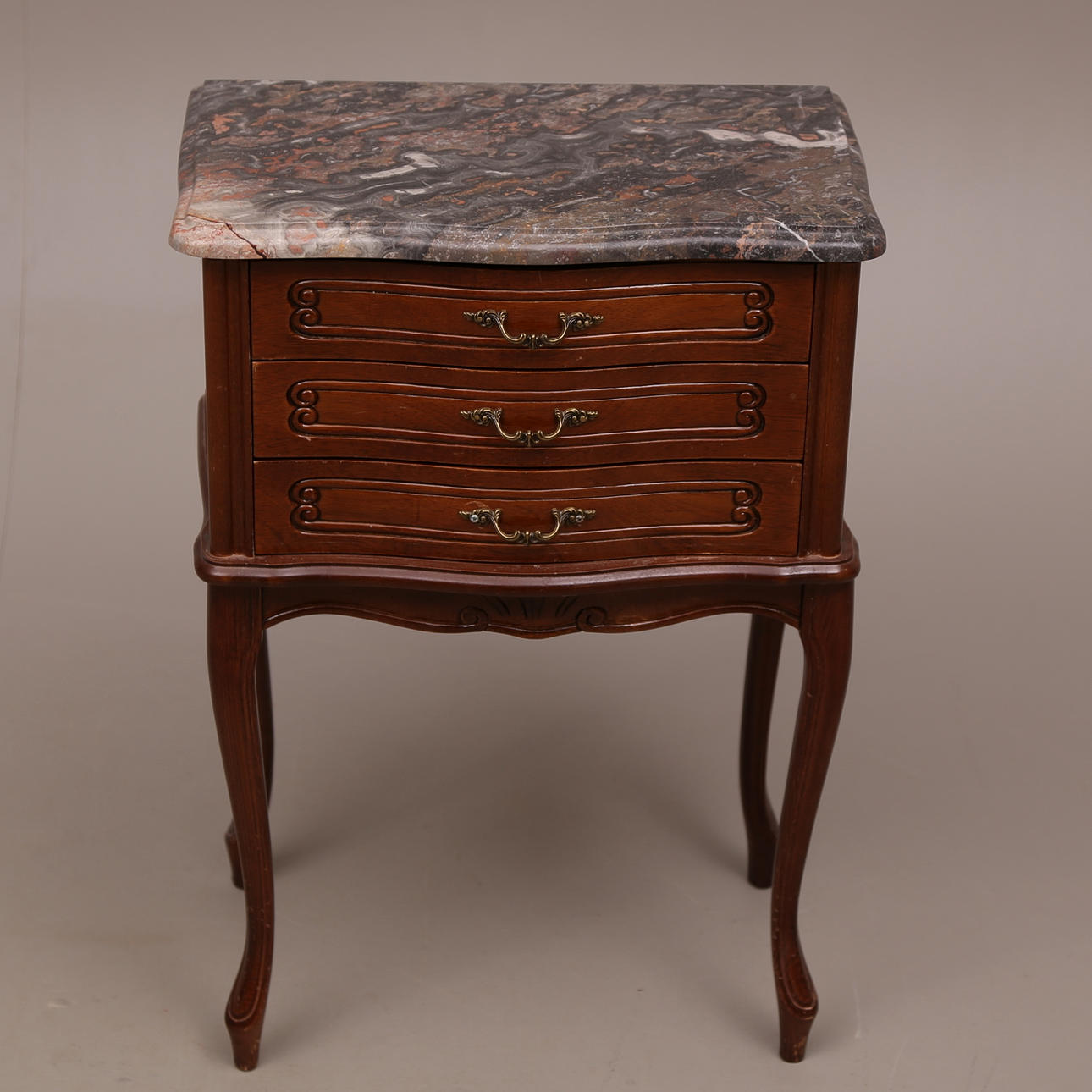 BYRÅ med STENSKIVA, trelådig, nyrokokostil, sent 1900-tal.