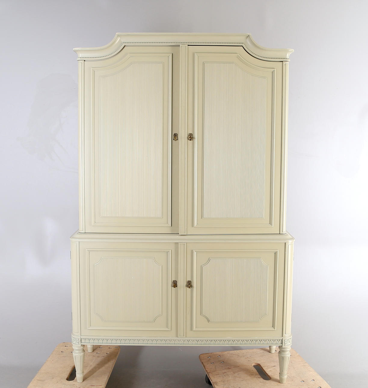 MATSALSSKÅP, gustaviansk stil, 1900-tal.