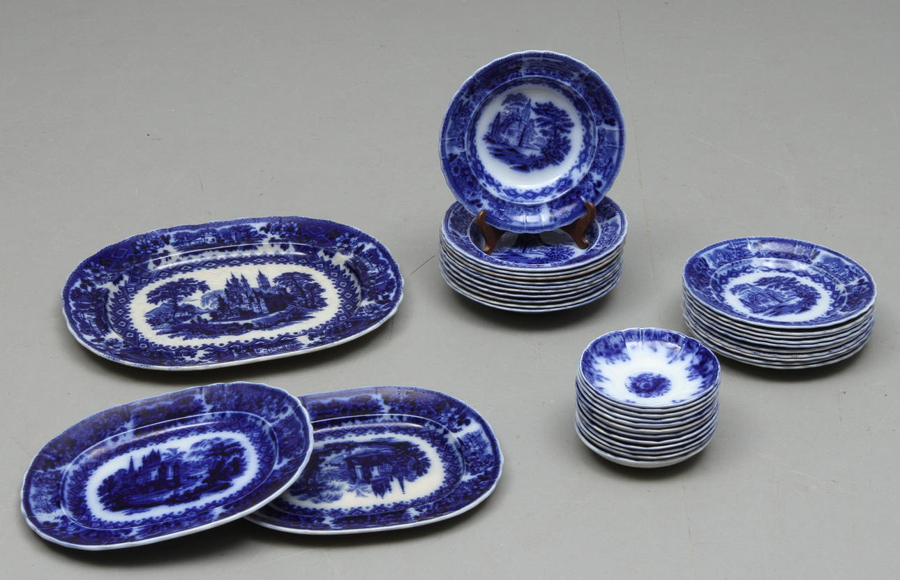 MATSERVISDELAR, Gustavsberg samt FAT Rörstrand, flytande blått, 18/1900-tal.