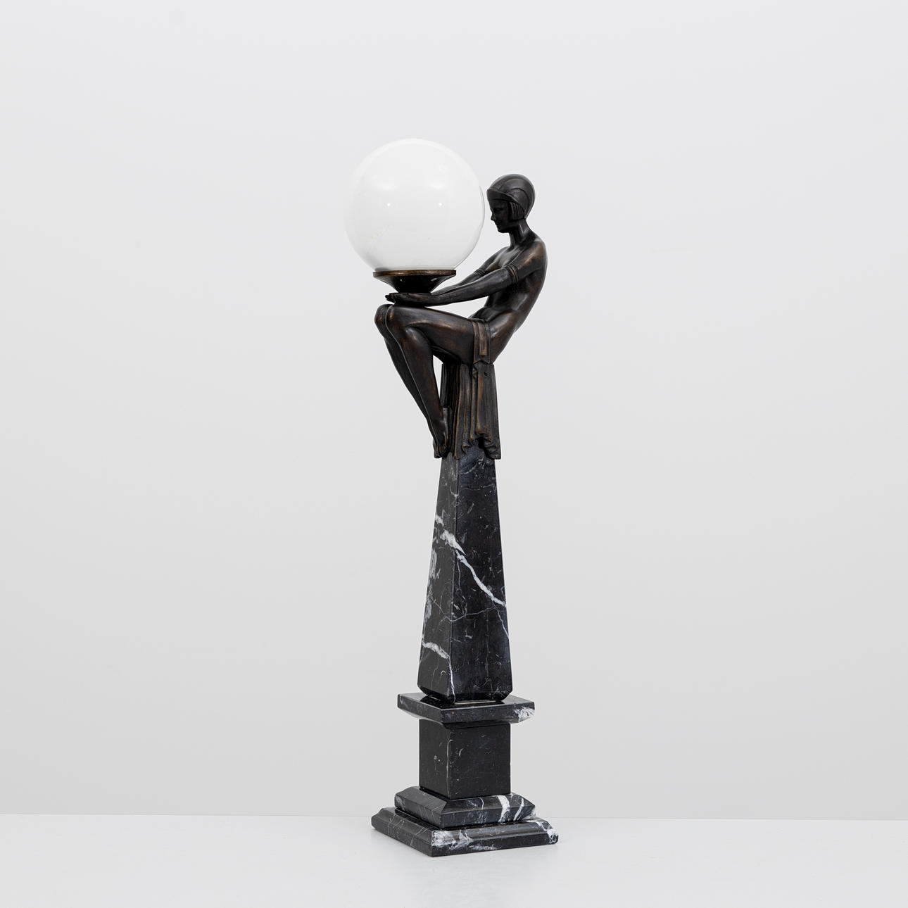 BORDSLAMPA, Art Deco-stil, samtida